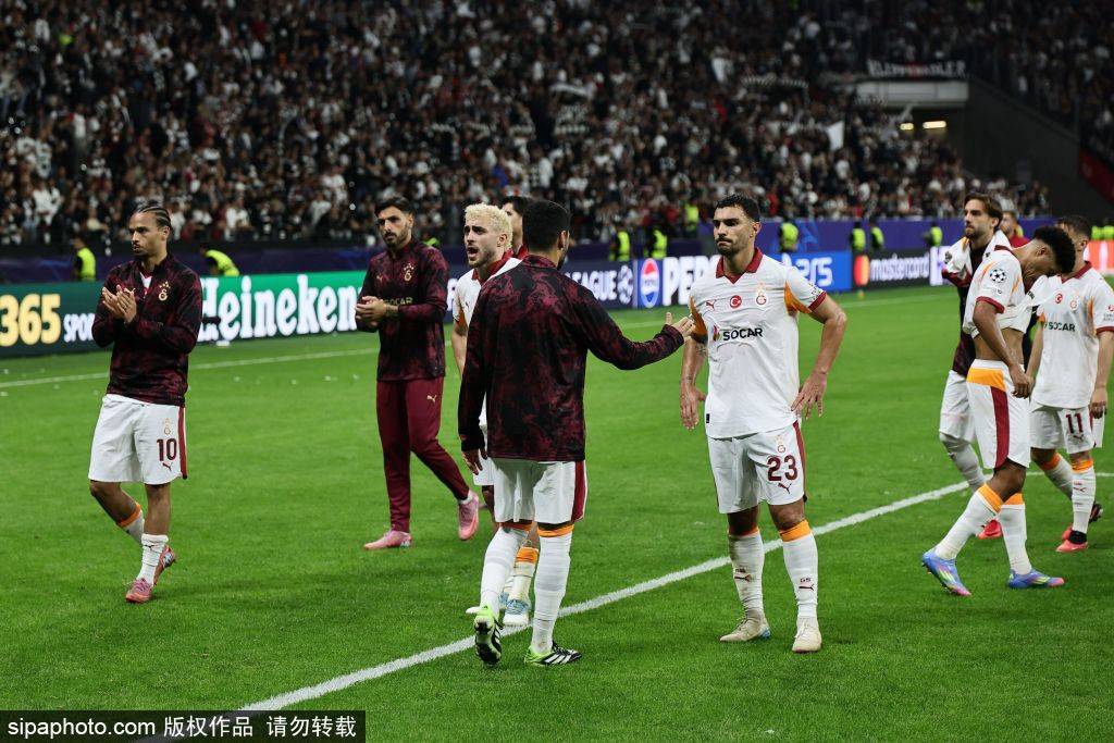 多家英超和德甲球队争抢20岁奥格斯堡中场科穆尔,未来可期!